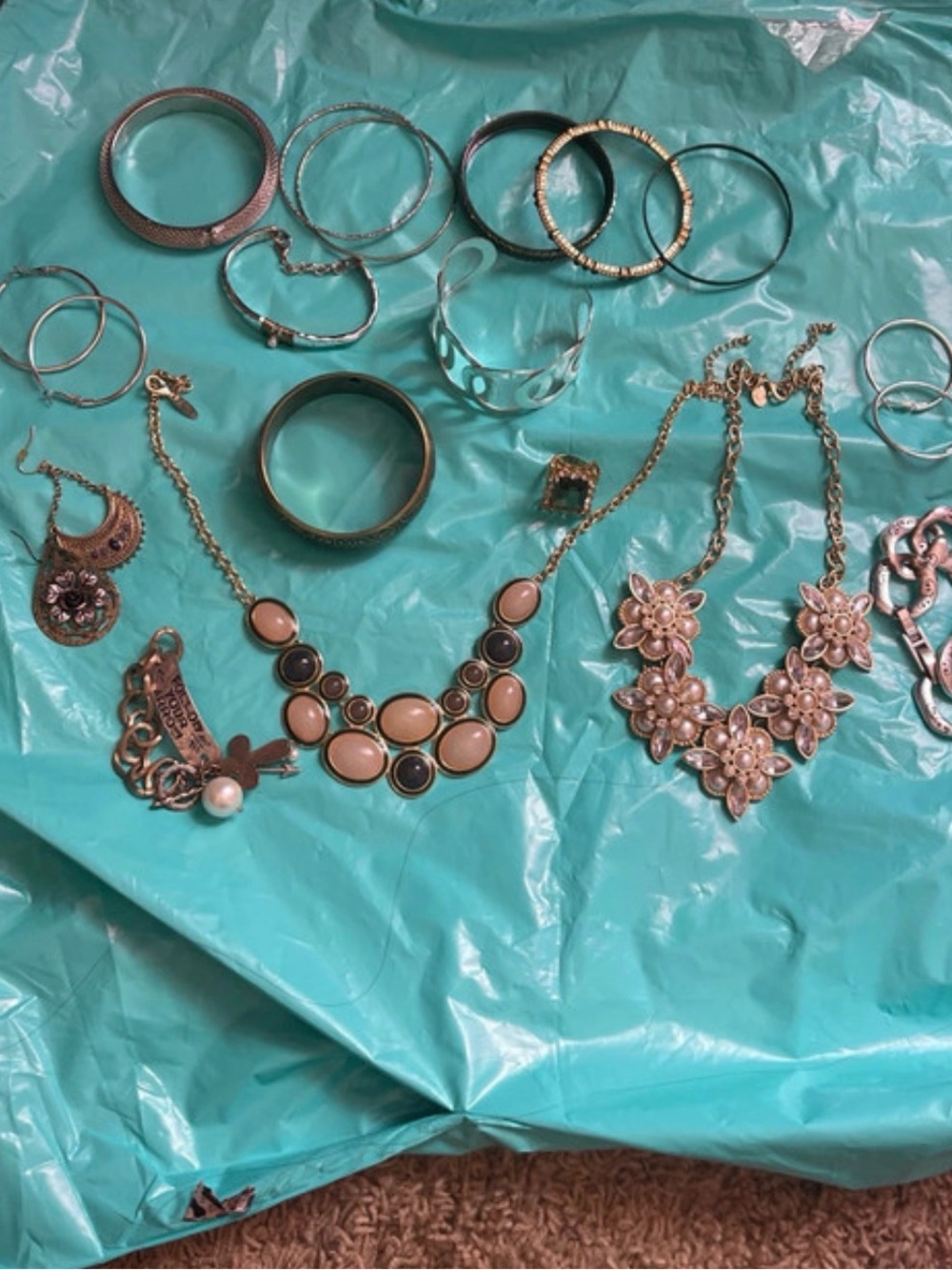 Vintage women’s Jewlery bundle